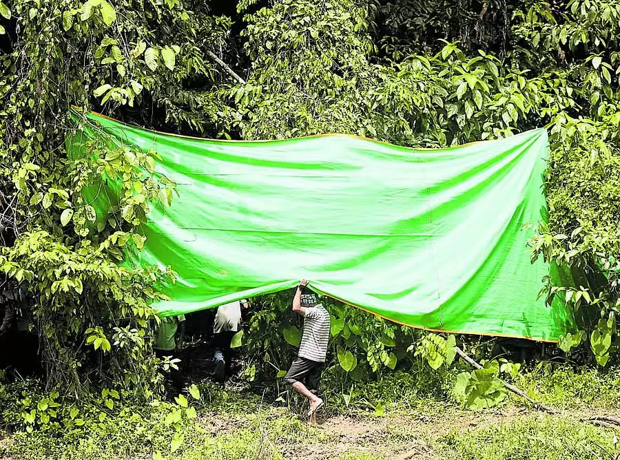 धर्मस्थल मामला तलाश जारी: चौथे दिन भी अवशेष नहीं मिले धर्मस्थल मामला तलाश जारी: चौथे दिन भी अवशेष नहीं मिले