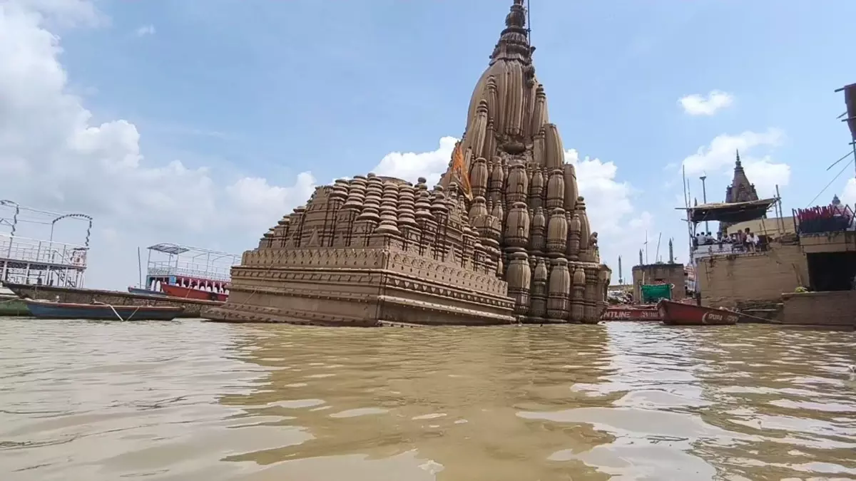 Varanasi: काशी में गंगा ने बढ़ाई चिंता, मणिकर्णिका घाट पर दबाव Varanasi: काशी में गंगा ने बढ़ाई चिंता, मणिकर्णिका घाट पर दबाव