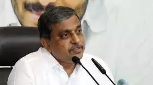 सज्जला ने CM नायडू पर अपना भ्रष्टाचार छिपाने के लिए शराब घोटाला गढ़ने का आरोप लगाया सज्जला ने CM नायडू पर अपना भ्रष्टाचार छिपाने के लिए शराब घोटाला गढ़ने का आरोप लगाया