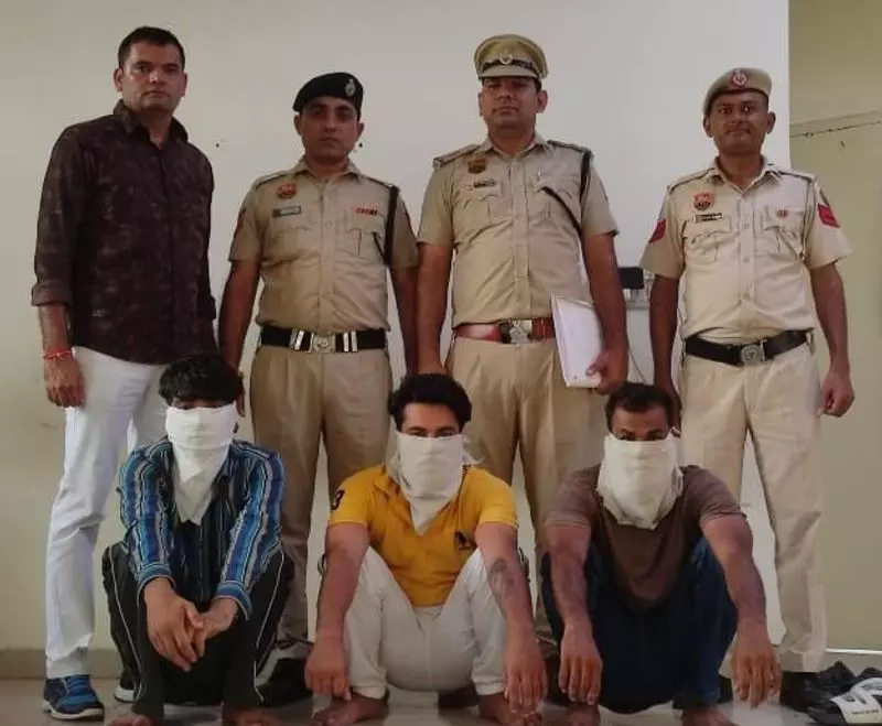 सोनीपत के एक गांव में सीआरपीएफ कर्मी की हत्या के आरोप में तीन गिरफ्तार सोनीपत के एक गांव में सीआरपीएफ कर्मी की हत्या के आरोप में तीन गिरफ्तार