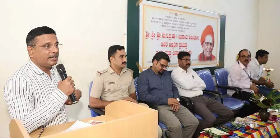समाज बुराइयों से दूर रहे तो उसका भला होगा: जिला कलेक्टर साजिद मुल्ला समाज बुराइयों से दूर रहे तो उसका भला होगा: जिला कलेक्टर साजिद मुल्ला
