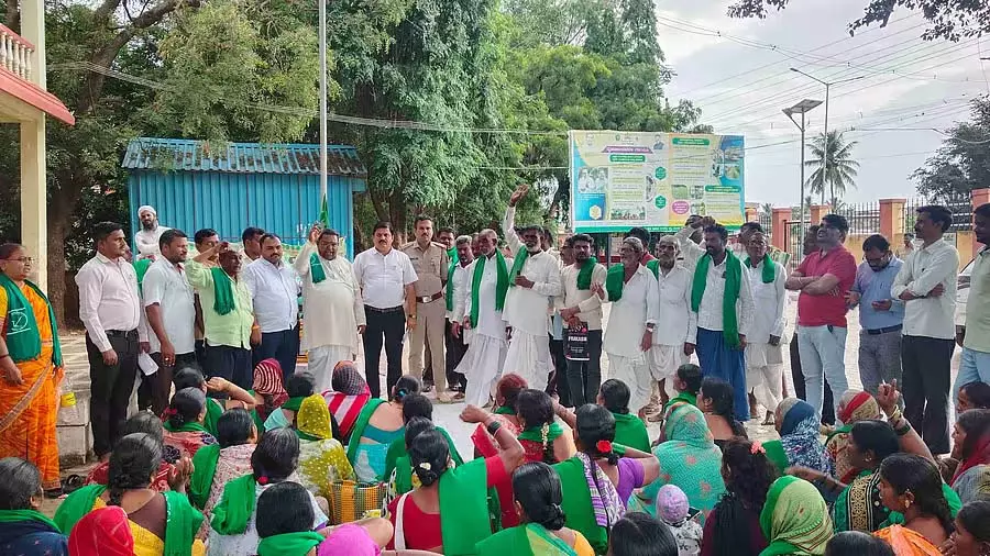 विधायक की अपील: किसान संघ ने धरना समाप्त किया विधायक की अपील: किसान संघ ने धरना समाप्त किया