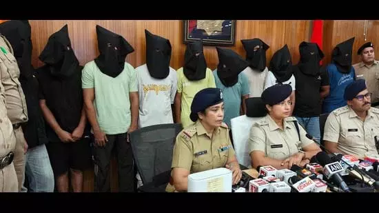 डिजिटल ठगी के पीछे कंबोडिया का सिंडिकेट, 10 आरोपियों की धरपकड़ डिजिटल ठगी के पीछे कंबोडिया का सिंडिकेट, 10 आरोपियों की धरपकड़