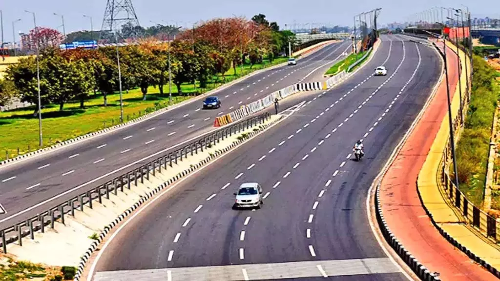 Nellore में खनन के खिलाफ ग्रामीणों ने राजमार्ग जाम किया Nellore में खनन के खिलाफ ग्रामीणों ने राजमार्ग जाम किया