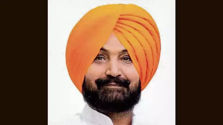 पूर्व अकाली नेता रणजीत सिंह गिल के घर पर पंजाब वीबी ने छापा मारा पूर्व अकाली नेता रणजीत सिंह गिल के घर पर पंजाब वीबी ने छापा मारा