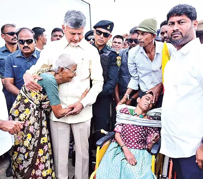 Chandrababu Naidu : हथकरघा बुनकरों को 7 तारीख से मुफ्त बिजली Chandrababu Naidu : हथकरघा बुनकरों को 7 तारीख से मुफ्त बिजली