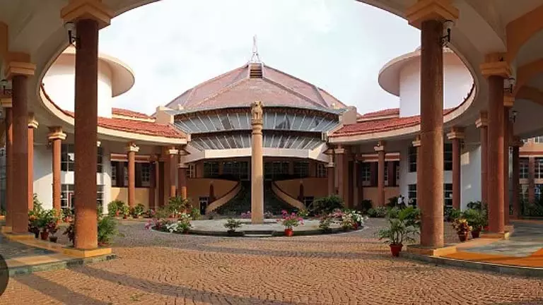 Goa विधानसभा ने सरकारी भूमि पर अनधिकृत घरों को नियमित करने के लिए विधेयक पारित किया Goa विधानसभा ने सरकारी भूमि पर अनधिकृत घरों को नियमित करने के लिए विधेयक पारित किया