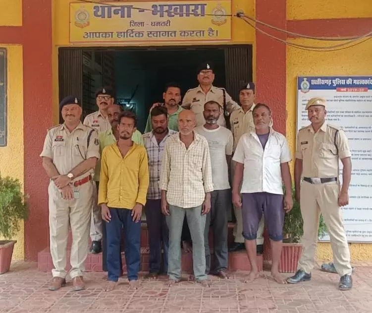 गौवंश तस्करी में 7 आरोपी गिरफ्तार, 29 मवेशी सुरक्षित गौवंश तस्करी में 7 आरोपी गिरफ्तार, 29 मवेशी सुरक्षित