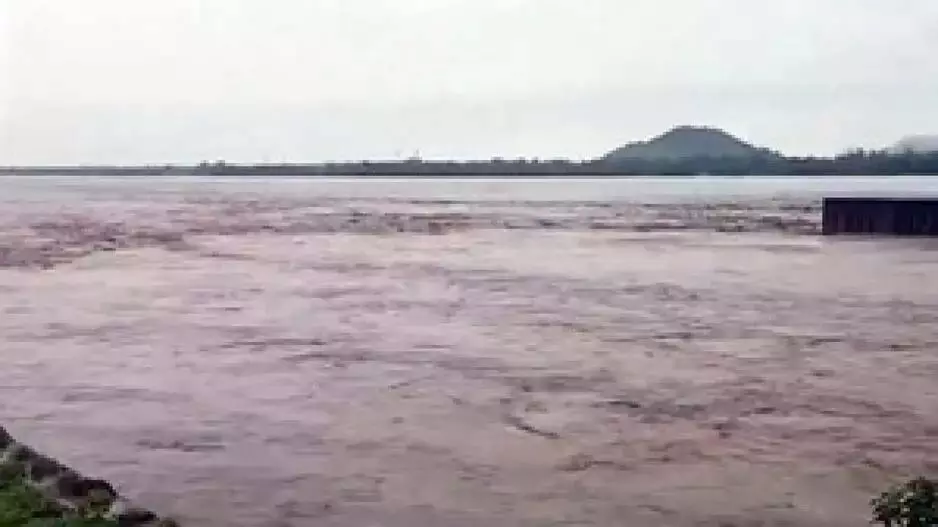 उत्तर प्रदेश में बाढ़ का खतरा, कई नदियां खतरे के निशान से ऊपर उत्तर प्रदेश में बाढ़ का खतरा, कई नदियां खतरे के निशान से ऊपर