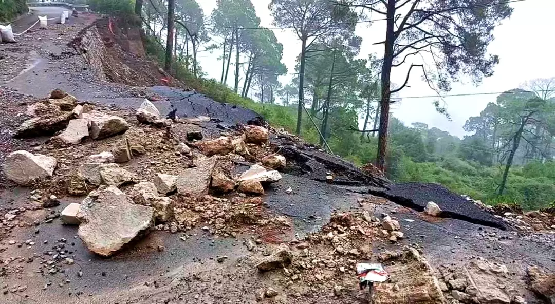Una: पीडब्ल्यूडी और जल शक्ति विभाग को ऊना में ₹12 करोड़ की क्षति Una: पीडब्ल्यूडी और जल शक्ति विभाग को ऊना में ₹12 करोड़ की क्षति