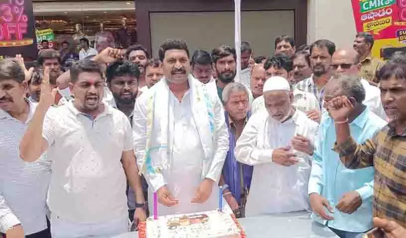 Mahalaxmi Yojana के कारण ऑटो-रिक्शा चालक संकट में Mahalaxmi Yojana के कारण ऑटो-रिक्शा चालक संकट में