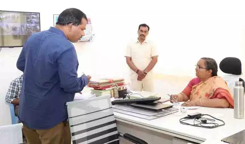 यदि लाभार्थी जमीन देने को तैयार नहीं हैं तो इंदिराम्मा आवास रद्द करें: Siddipet Collector यदि लाभार्थी जमीन देने को तैयार नहीं हैं तो इंदिराम्मा आवास रद्द करें: Siddipet Collector