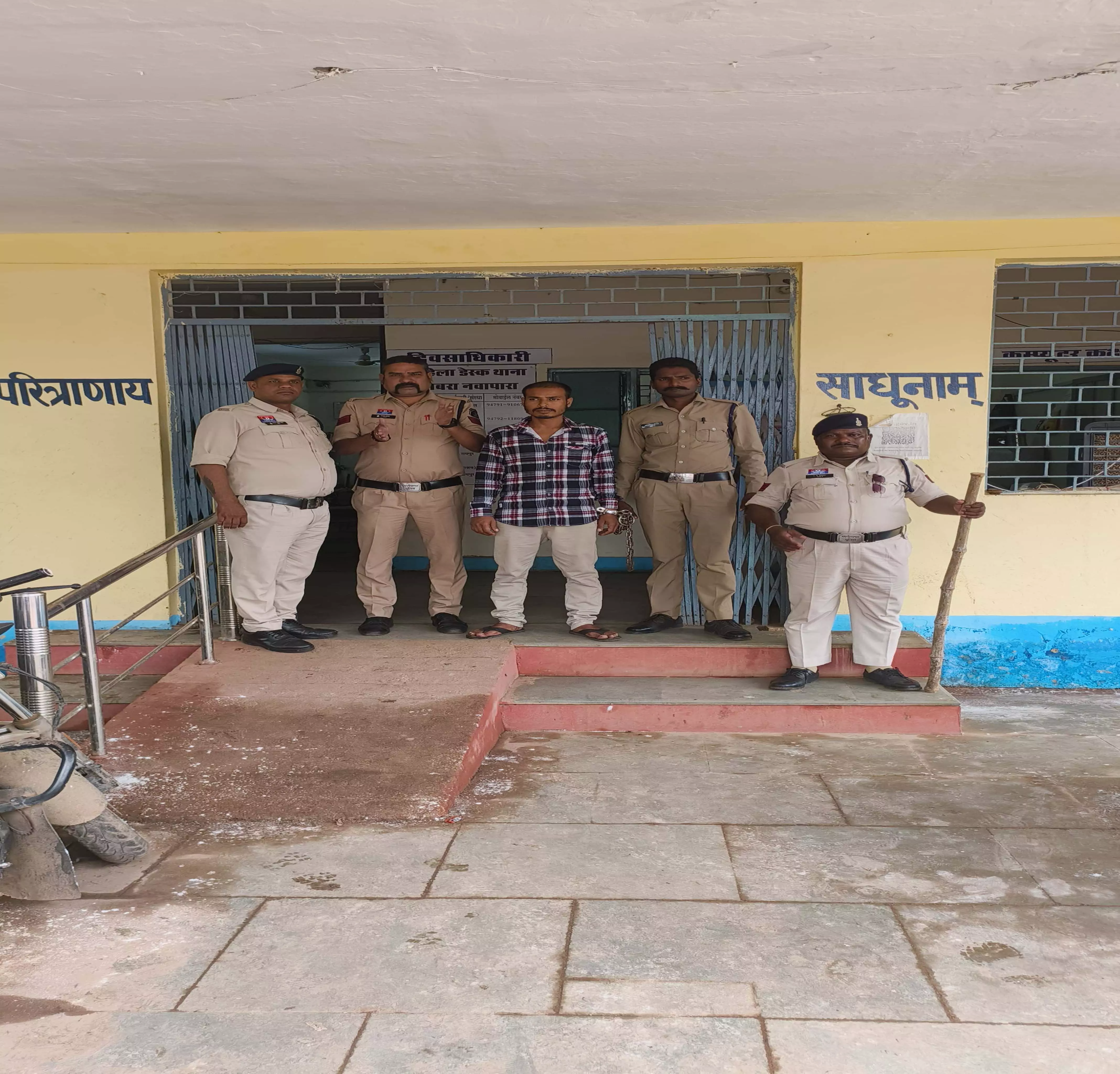 Raipur Breaking: फरार सट्टा संचालक लल्ला उर्फ टुम्मन सोनवानी गिरफ्तार Raipur Breaking: फरार सट्टा संचालक लल्ला उर्फ टुम्मन सोनवानी गिरफ्तार