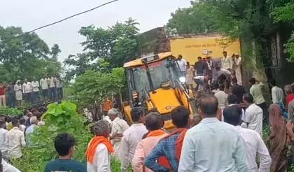 अजमेर दरगाह क्षेत्र में 150 से अधिक अवैध दुकानें ध्वस्त अजमेर दरगाह क्षेत्र में 150 से अधिक अवैध दुकानें ध्वस्त