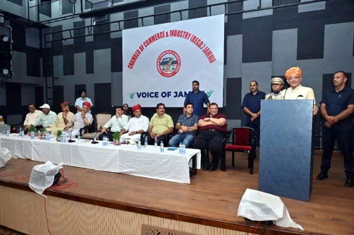 जम्मू-लद्दाख के व्यापारियों के बीच बेहतर संबंधों के पक्ष में LG जम्मू-लद्दाख के व्यापारियों के बीच बेहतर संबंधों के पक्ष में LG