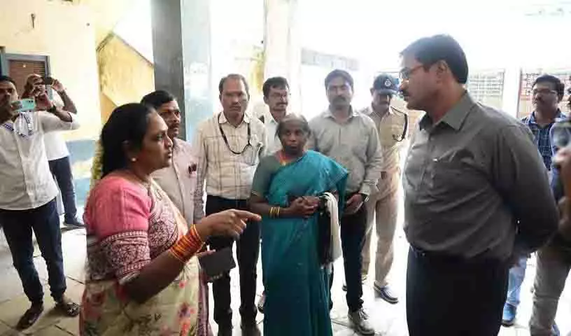 Hyderabad: हाइड्रा कमिश्नर ने किंग्सवे सरकारी स्कूल का निरीक्षण किया Hyderabad: हाइड्रा कमिश्नर ने किंग्सवे सरकारी स्कूल का निरीक्षण किया