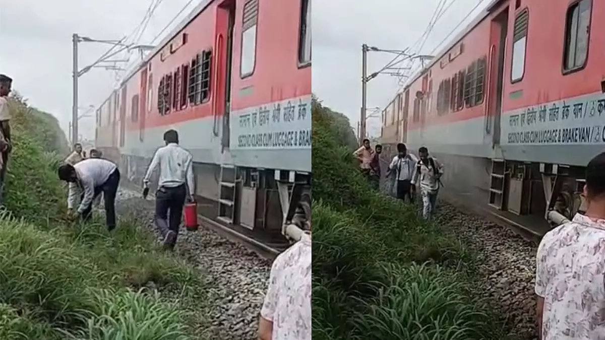 इगतपुरी के पास ब्रेक जाम, कामायनी एक्सप्रेस के इंजन में निकला धुआं इगतपुरी के पास ब्रेक जाम, कामायनी एक्सप्रेस के इंजन में निकला धुआं