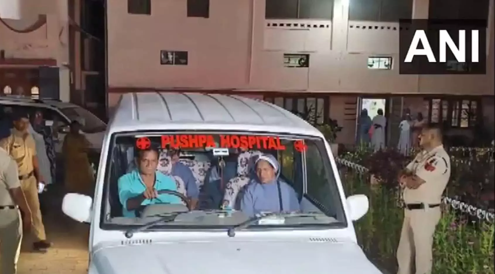 मानव तस्करी मामले में फंसी केरल की दो नन को NIA कोर्ट से मिली जमानत, दुर्ग जेल से हुईं रिहा मानव तस्करी मामले में फंसी केरल की दो नन को NIA कोर्ट से मिली जमानत, दुर्ग जेल से हुईं रिहा