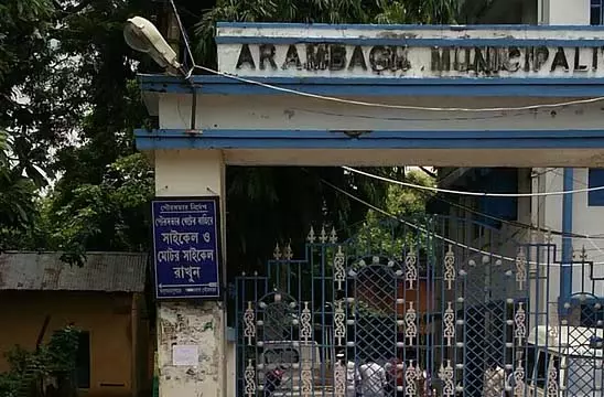 अनियोजित विकास में डूब रहा है आरामबाग पुर इलाका अनियोजित विकास में डूब रहा है आरामबाग पुर इलाका