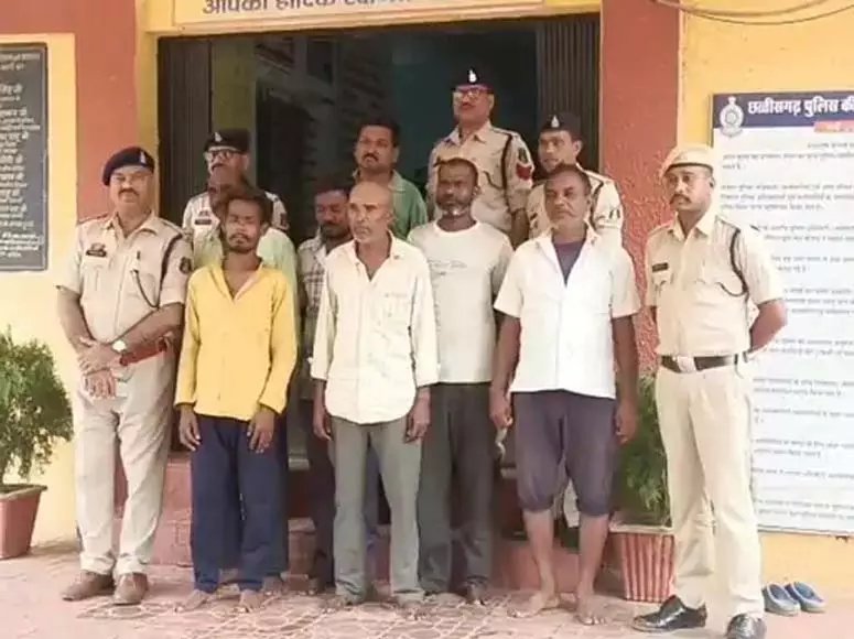 धमतरी में गौ-तस्करी करते सात आरोपी गिरफ्तार, तीन ग्राम पंचायत सदस्य भी शामिल धमतरी में गौ-तस्करी करते सात आरोपी गिरफ्तार, तीन ग्राम पंचायत सदस्य भी शामिल