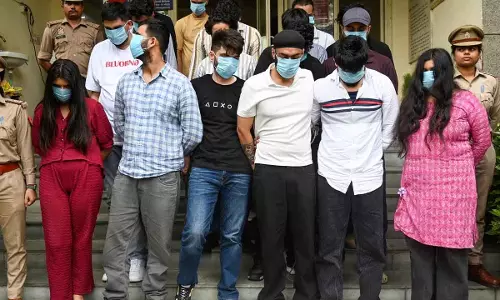 ग्रेजुएशन पास युवक-युवतियों ने खोल रखे थे फर्जी कॉल सेंटर, छापेमारी में हुआ भंडाफोड़ ग्रेजुएशन पास युवक-युवतियों ने खोल रखे थे फर्जी कॉल सेंटर, छापेमारी में हुआ भंडाफोड़