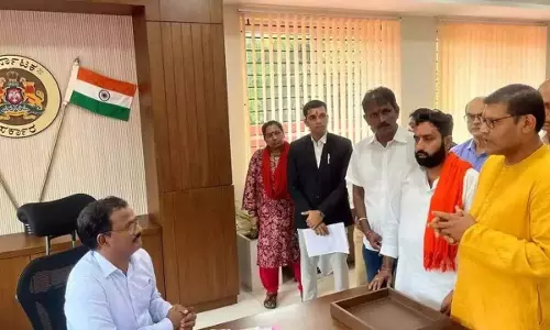Karnataka: समिति ने प्लास्टिक के झंडों पर प्रतिबंध लगाने का आग्रह किया