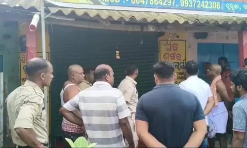 Odisha : बालासोर में बदमाशों ने आभूषण की दुकान लूटी, लाखों के गहने लेकर फरार