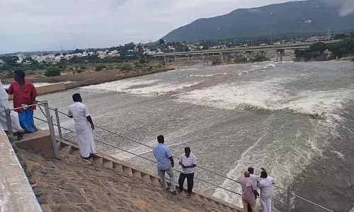 Tamil Nadu: मेट्टूर बांध से अतिरिक्त पानी छोड़ना रोका गया Tamil Nadu: मेट्टूर बांध से अतिरिक्त पानी छोड़ना रोका गया