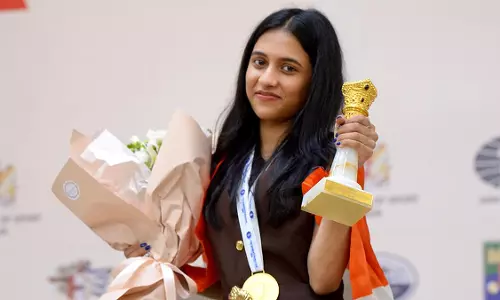Divya Deshmukh को फिडे विश्व कप जीत के लिए सम्मानित किया गया Divya Deshmukh को फिडे विश्व कप जीत के लिए सम्मानित किया गया