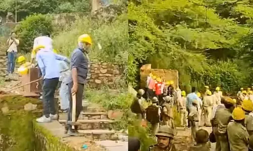 Ajmer: तारागढ़ में वन भूमि पर कार्रवाई, कई अवैध निर्माण ढहाए गए Ajmer: तारागढ़ में वन भूमि पर कार्रवाई, कई अवैध निर्माण ढहाए गए