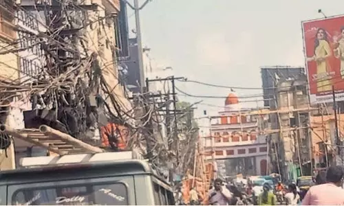 राउरकेला में लटकते तार स्मार्ट सिटी के दावों की पोल खोलते