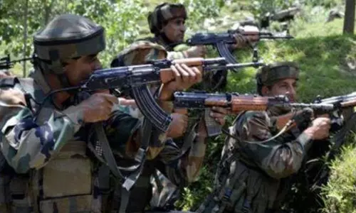 Jammu: कुलगाम में सुरक्षा बलों की जवाबी कार्रवाई, एक आतंकी ढेर Jammu: कुलगाम में सुरक्षा बलों की जवाबी कार्रवाई, एक आतंकी ढेर