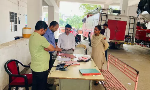 Jaipur : जर्जर भवनों, वर्षा से हुए नुकसान का लिया जायजा Jaipur : जर्जर भवनों, वर्षा से हुए नुकसान का लिया जायजा