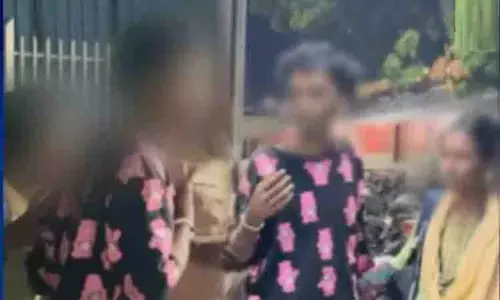 Chennai की एक कॉलेज छात्रा ने माता-पिता की बजाय प्रेमी को चुना, पुलिस ने जोड़े को बचाया Chennai की एक कॉलेज छात्रा ने माता-पिता की बजाय प्रेमी को चुना, पुलिस ने जोड़े को बचाया