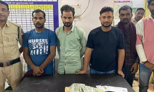 गंज इलाके में 5 जुआरी गिरफ्तार, नकदी जब्त