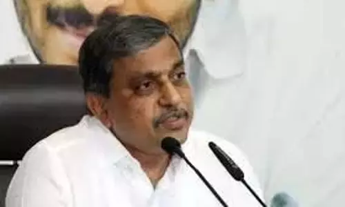सज्जला ने CM नायडू पर अपना भ्रष्टाचार छिपाने के लिए शराब घोटाला गढ़ने का आरोप लगाया