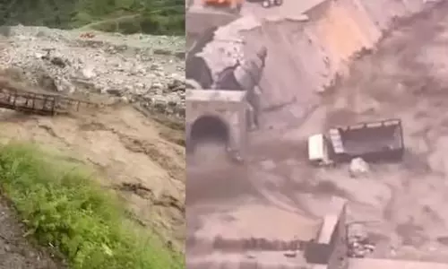 Kullu: फ्लैश फ्लड से मलाणा डैम ध्वस्त, वाहन बहे Kullu: फ्लैश फ्लड से मलाणा डैम ध्वस्त, वाहन बहे