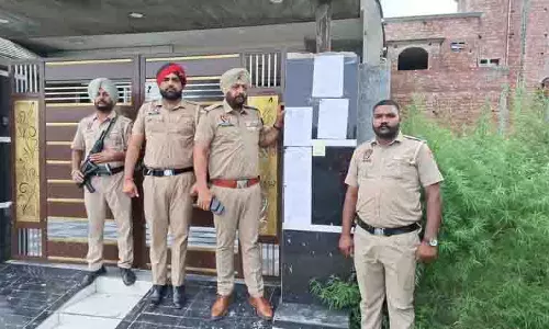 Goraya में पुलिस ने मां-बेटे की नशीली दवाओं के व्यापार से अर्जित 70 लाख रुपये की संपत्ति जब्त की