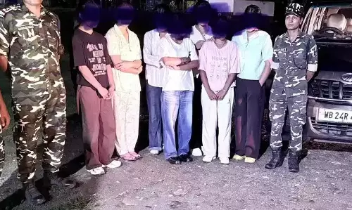 Siliguri: एसएसबी का ऑपरेशन सफल, मानव तस्करों पर कसा शिकंजा Siliguri: एसएसबी का ऑपरेशन सफल, मानव तस्करों पर कसा शिकंजा