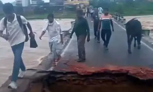 बिहार में एक और पुल ढहा: किसी के हताहत होने या घायल होने की खबर नही बिहार में एक और पुल ढहा: किसी के हताहत होने या घायल होने की खबर नही