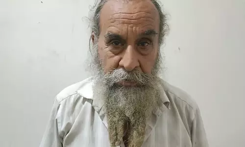 मोवा में गांजा, अफीम और नशीली टेबलेट की सप्लाई, पिता गिरफ्तार और बेटा फरार