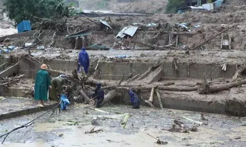 वियतनाम में आई बाढ़ से 8 लोगों की मौत, 3 लापता वियतनाम में आई बाढ़ से 8 लोगों की मौत, 3 लापता