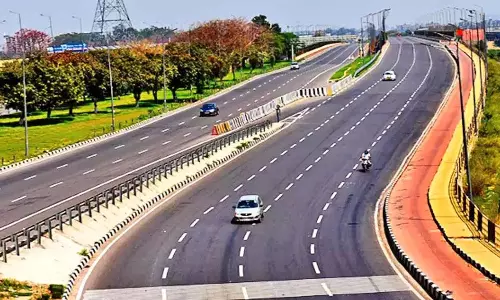 Nellore में खनन के खिलाफ ग्रामीणों ने राजमार्ग जाम किया