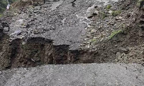 मूसलाधार बारिश से Chamba and Kangra की जीवनरेखा सड़कें बाधित मूसलाधार बारिश से Chamba and Kangra की जीवनरेखा सड़कें बाधित