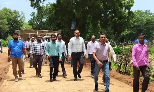 राजनांदगांव कलेक्टर ने छुरिया विकासखंड क्षेत्र का किया दौरा राजनांदगांव कलेक्टर ने छुरिया विकासखंड क्षेत्र का किया दौरा