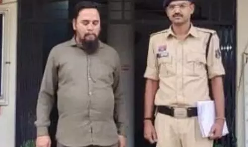 बुजुर्ग भेज रहा था व्हाट्सएप में पोर्न वीडियो, अरेस्ट