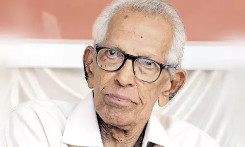 प्रसिद्ध लेखक और कार्यकर्ता एमके सानू अस्पताल में भर्ती, हालत गंभीर बनी हुई