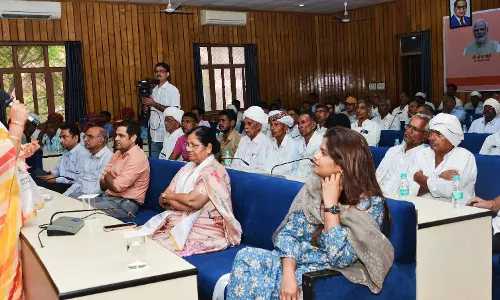 Jaipur: प्रधानमंत्री किसान सम्मान निधि योजना के तहत किसानों को जारी की 20 वीं किस्त Jaipur: प्रधानमंत्री किसान सम्मान निधि योजना के तहत किसानों को जारी की 20 वीं किस्त