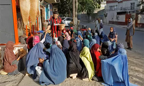 अमेरिकी रिपोर्ट: Taliban ने अफगान महिलाओं के अधिकार छीन लिए