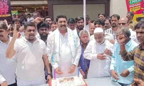 Mahalaxmi Yojana के कारण ऑटो-रिक्शा चालक संकट में Mahalaxmi Yojana के कारण ऑटो-रिक्शा चालक संकट में